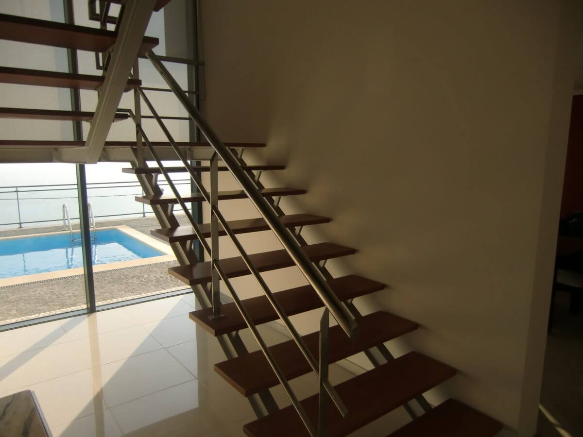 Escada e varanda em inox