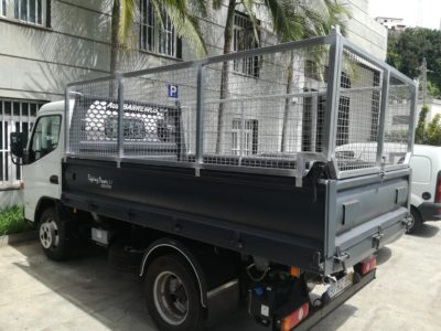 Estrutura de protecção para viaturas de caixa aberta
